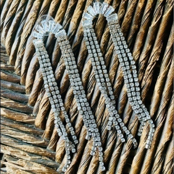 ✨✨Rhinestone Longline Waterfall Earrings ✨ - Picture 4 of 6